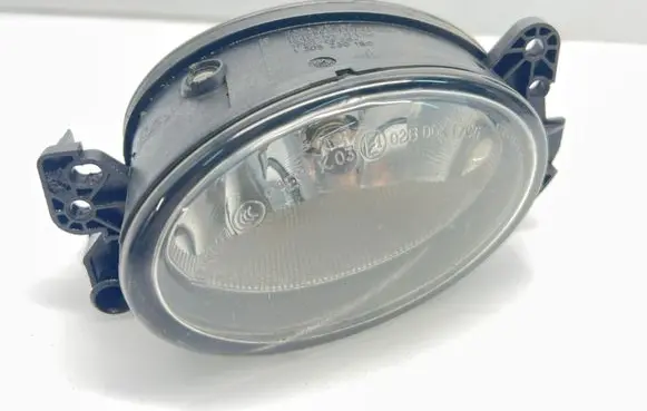 Mercedes-Benz E W211 Front fog light A1698201556