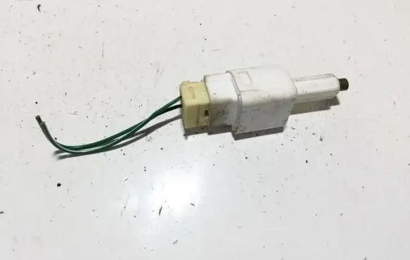 Suzuki Grand Vitara II Brake pedal sensor switch