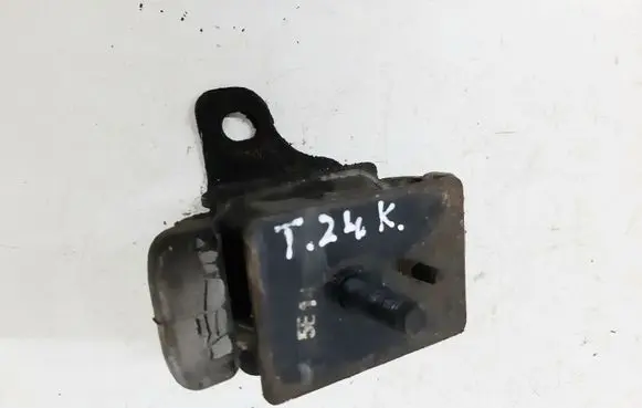 KIA Sorento Engine mount bracket 218123E150