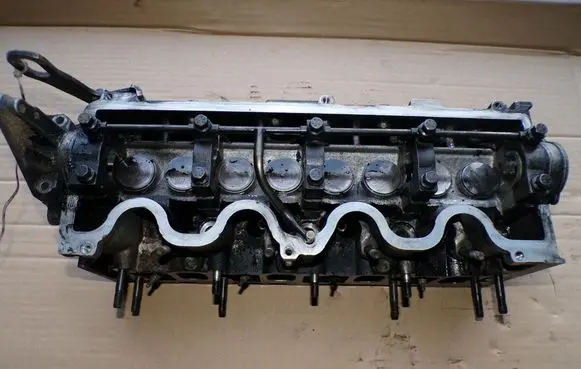 Opel Astra H Engine head 55207460