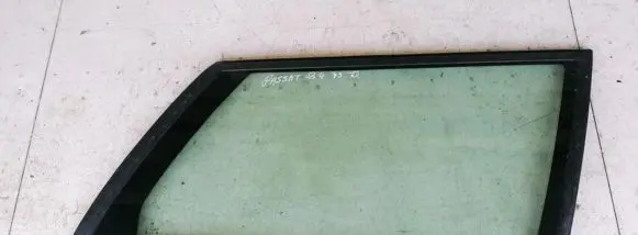 Volkswagen PASSAT B4 Rear side window