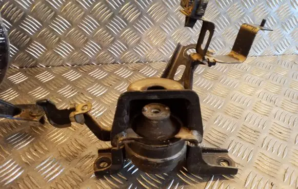 Toyota Corolla E140 E150 Engine mount bracket