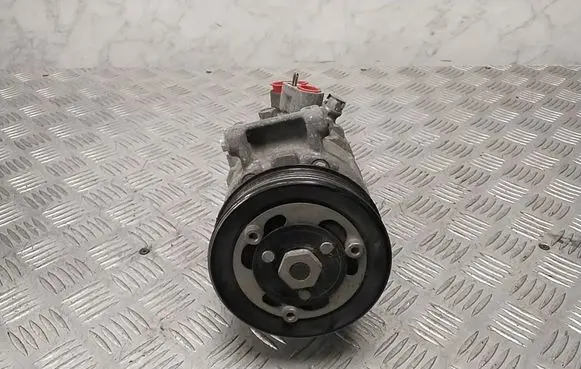 Volkswagen Golf VII Air conditioning (A/C) compressor (pump) 5Q0820803