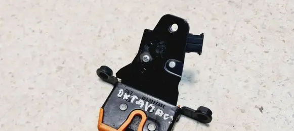 Skoda Octavia Mk1 (1U) Tailgate/trunk/boot lock/catch/latch 1U6827501C