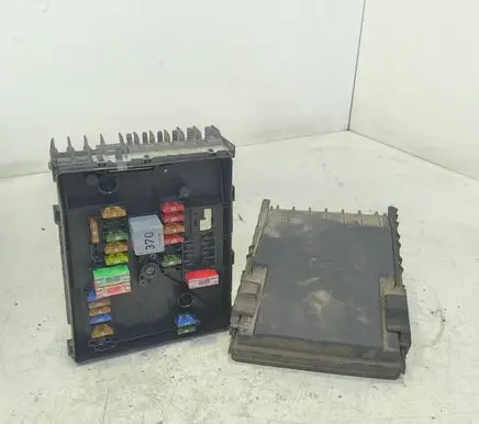 Volkswagen Caddy Fuse module 1K0937804