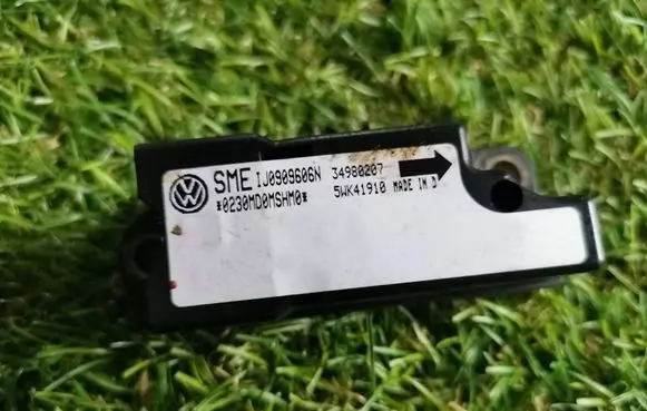 Volkswagen Golf IV Airbag deployment crash/impact sensor 1J0909606N 5WK41910 34980207