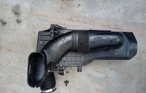 Ford B-MAX Air filter box