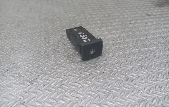 Land Rover Discovery Fuel tank opening switch 