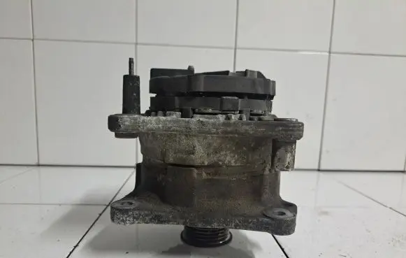 Volkswagen Jetta V Generator/alternator 03C903023D 0124325128