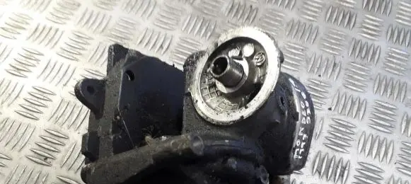 Ford Mondeo MK II Oil filter mounting bracket