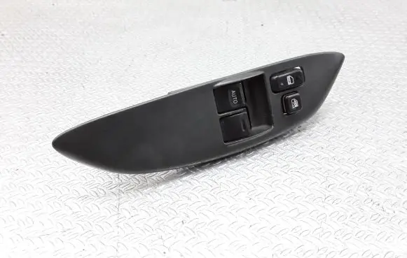 Toyota Yaris Electric window control switch