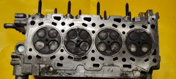 Toyota Avensis T250 Engine head 2AD