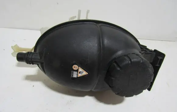 Mercedes-Benz X-class W470 Coolant expansion tank/reservoir A2045000949