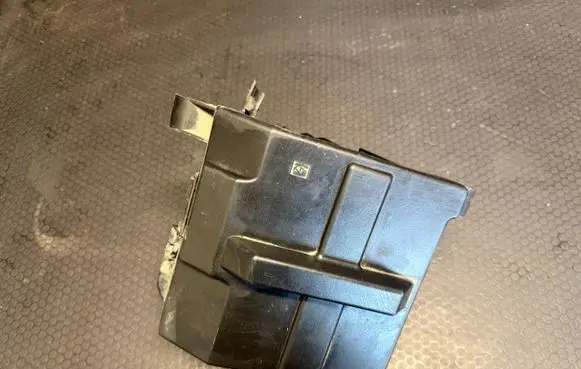 Opel Vivaro Fuse box set 93856636 8200490003