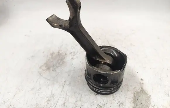 Opel Zafira B Piston 664
