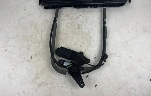 Maserati Levante Rear door sun blind/shade 670087464 06700874640
