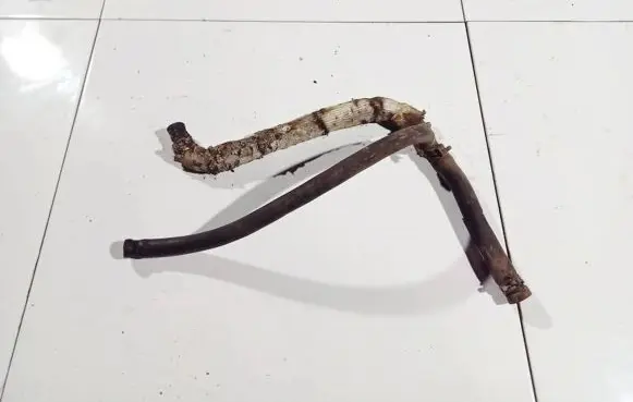 Ford Maverick Engine coolant pipe/hose