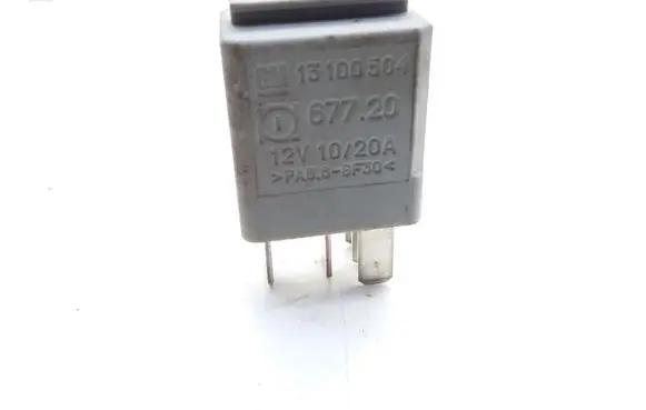 Opel Corsa C Hazard warning light relay 13100504 67720