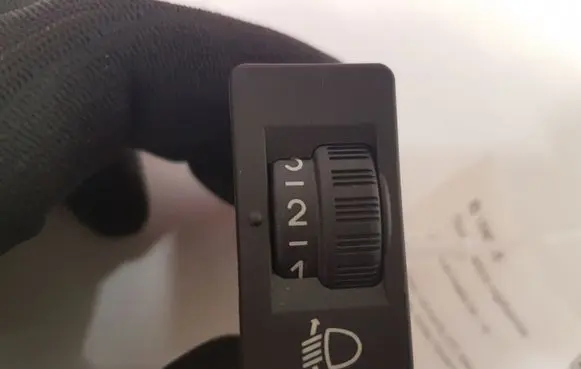 Headlight level height control switch
