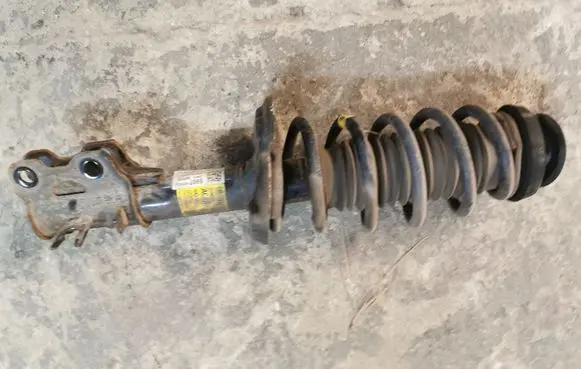 Buick Encore I Front shock absorber with coil spring 95266855