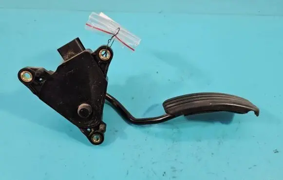 Renault Megane II Accelerator throttle pedal 8200153270 IMPRK1383968