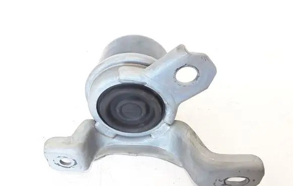 Volvo S60 Engine mount bracket 30671245
