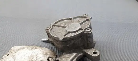 Ford Focus C-MAX Vacuum pump D165-1A