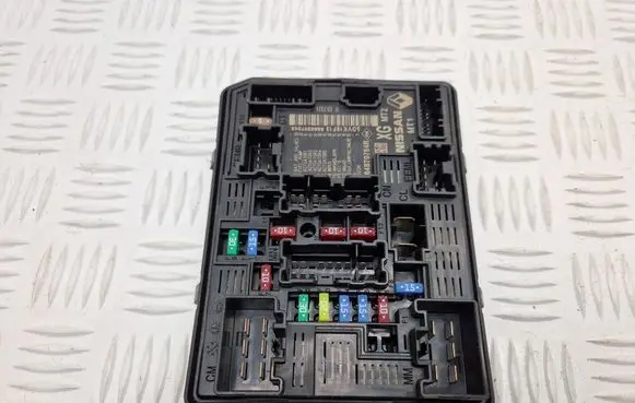 Renault Scenic E-Tech V Fuse module 284B70754R 5DWK19F13 8896207248