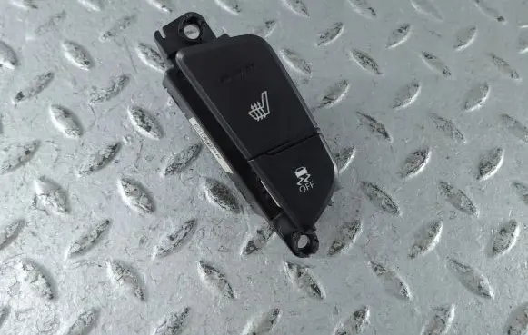 Hyundai i40 Seat heating switch 937303Z060 39R1CB1000