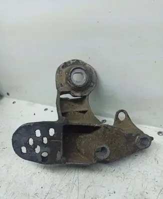 Volkswagen PASSAT B5.5 Engine mounting bracket