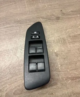 Toyota Auris 150 Electric window control switch 7423102550