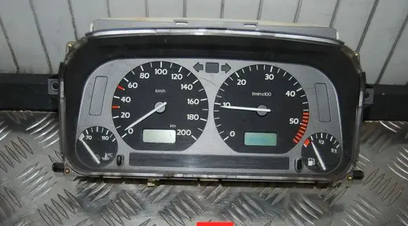 Volkswagen Golf III Speedometer (instrument cluster) 1H0919860E