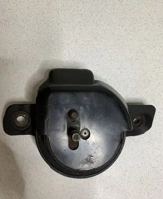 Subaru Outback Engine mount bracket