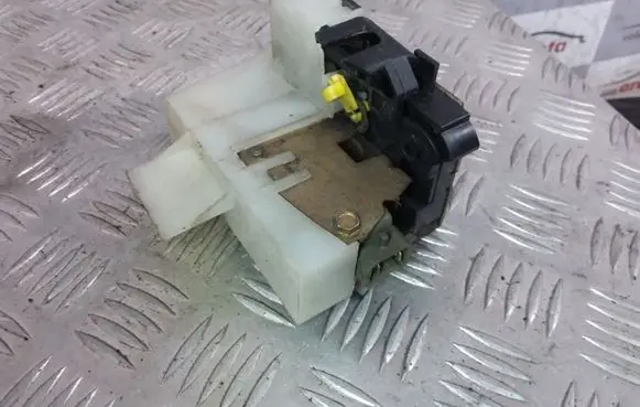 Renault Megane I Front door lock