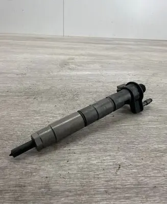 BMW 5 F10 F11 Fuel injector 8508153