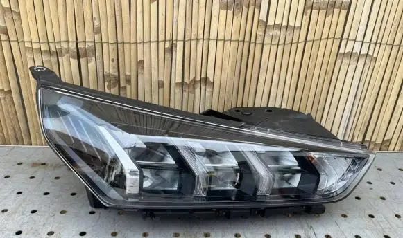 Hyundai Ioniq Headlight/headlamp 2A24