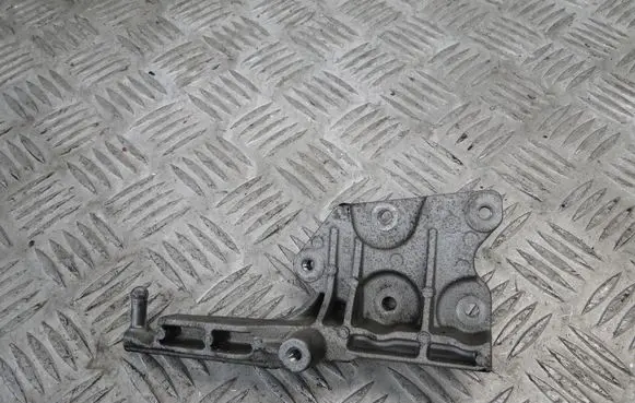 Mercedes-Benz V Class W447 Generator/alternator bracket