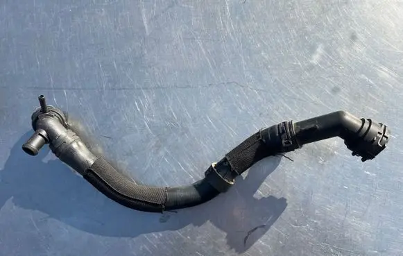 Volkswagen Golf VII Engine coolant pipe/hose 5Q0122291BL 8S0122101J 5Q0122291AL