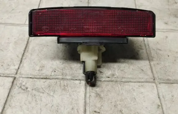Nissan Primera Third/center stoplight 270275