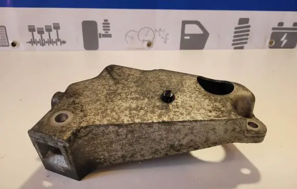 BMW 5 F10 F11 Engine mounting bracket 6781241