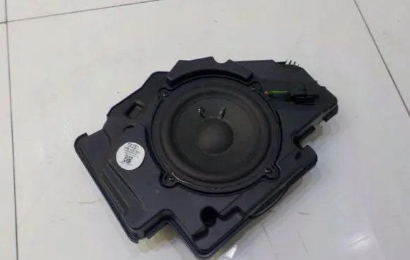 Audi A8 S8 D4 4H Subwoofer speaker 4H0035299