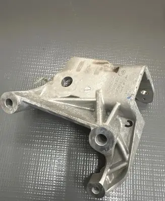 Volvo XC90 Engine mounting bracket 31430470 AD7VM2 0805210382