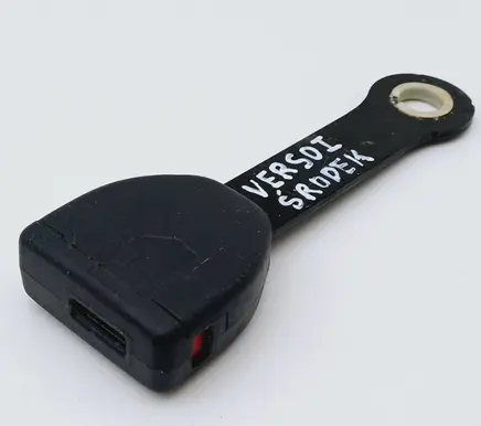 Toyota Corolla Verso E121 Middle seatbelt buckle (rear) 