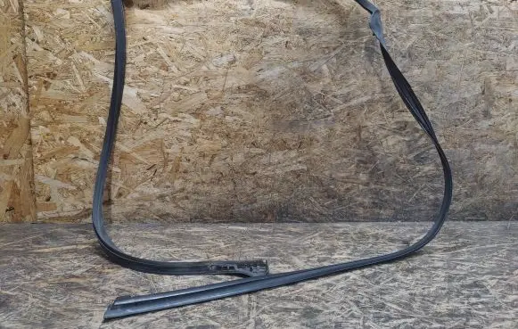 Jaguar XJL Rubber seal front door (on door) 351MM02R1