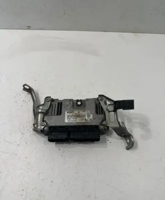 Toyota Auris 150 Engine control unit/module 0261201209 8966102E90 1039S1757