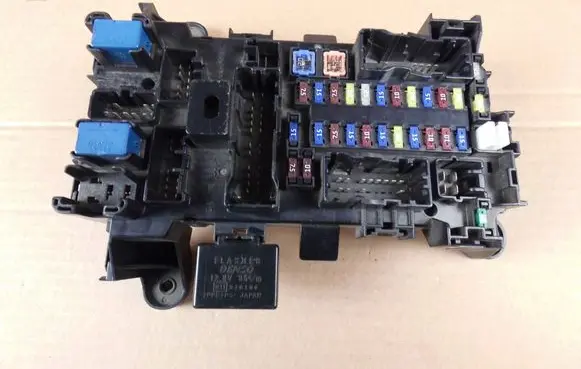Suzuki Grand Vitara II Fuse box set 9421 3861084F21