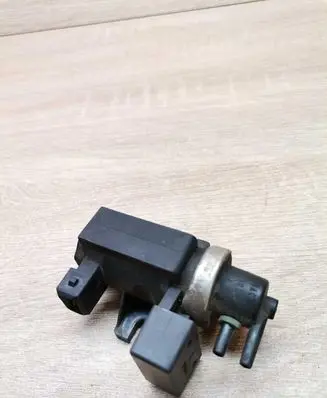 BMW 5 E60 E61 Turbo solenoid valve 2247906 72279600