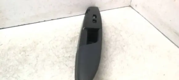 KIA Sportage Front door window switch trim 82720F1010 4A9510B110 82741F1000