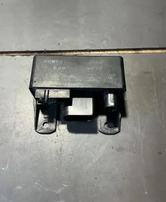 Mercedes-Benz S W220 Glow plug pre-heat relay 0285454032