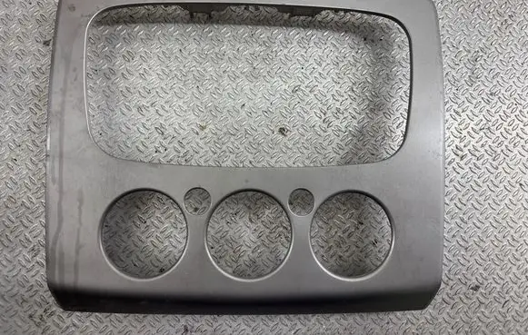 Ford Focus Radio/GPS head unit trim 7M5118522A